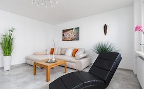 Spacious Apartment Shiva With Balcony In The Centre Of Swinoujscie By Renters